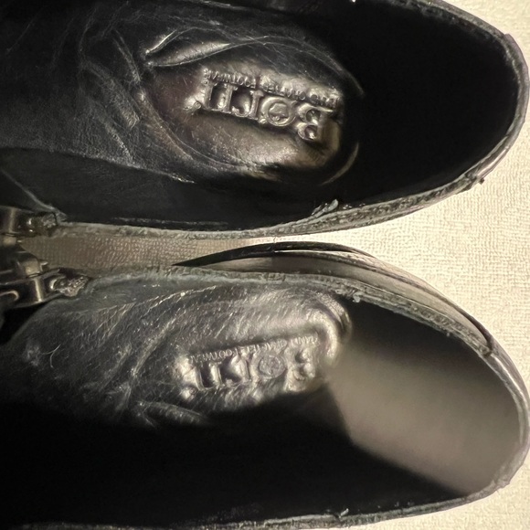BORN. Genuine leather clogs, worn couple of times. Like new condition. Size 7. - Picture 7 of 10